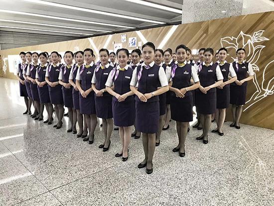 复兴号乘务人员选拔启动。本文图片均来自上海客运段9月9日至11日,上海客运段京沪高铁车队在全队范围内选拔复兴号乘务人员。