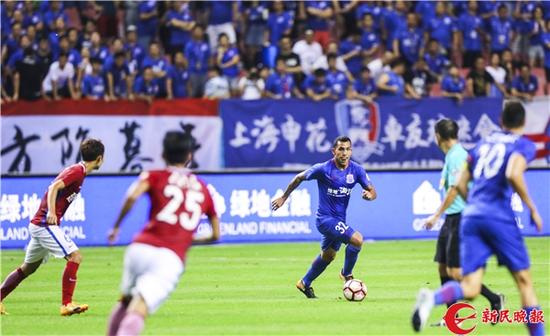 图说:上海申花与河南建业在比赛中 新民晚报见习记者 李铭珅 摄