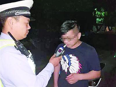 交警严查酒驾行为,一次违法扣12分。 /警方供图