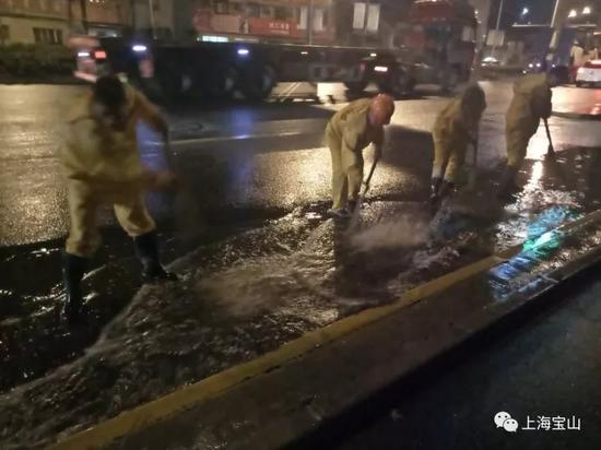 △清除长江路逸仙路积水