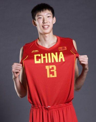 图说:火箭新秀周琦 网络图