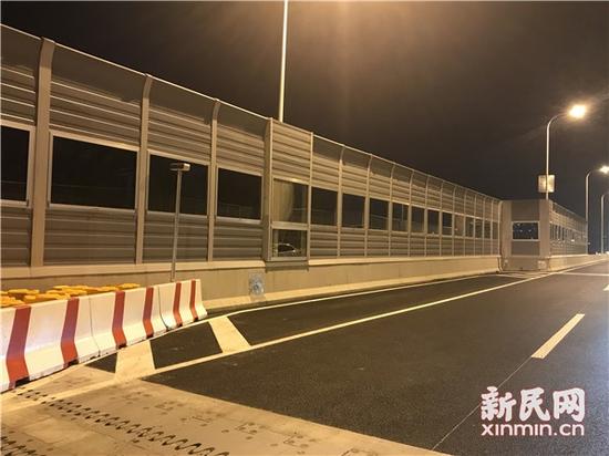 图说:港湾式紧急停车道.来源:裘颖琼 摄影