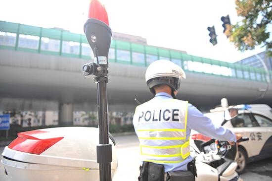 上海交警启用天眼:装巡逻车上 自动识别抓拍交