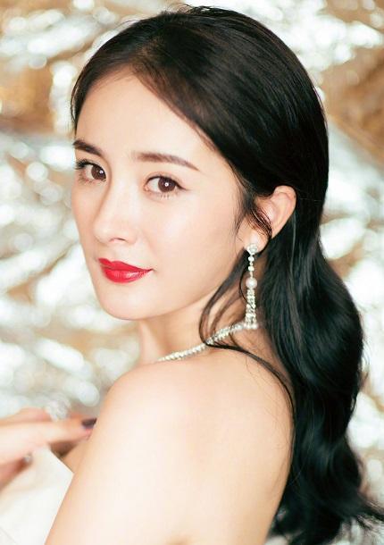 十一假期出游要上镜 八款明星同款唇色照相美不停