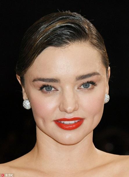 十一假期出游要上镜 八款明星同款唇色照相美不停