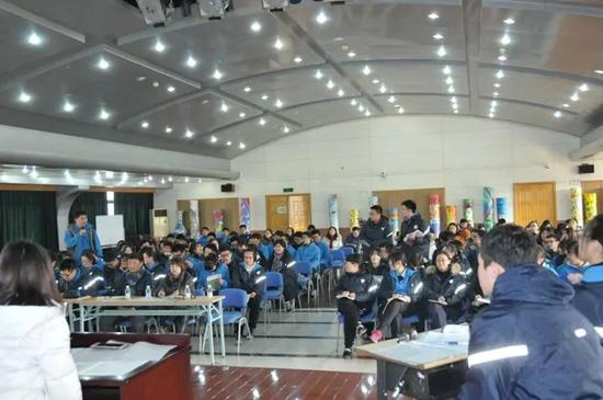 华东政法大学附属中学:作业做什么学生说了算