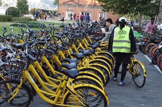 上海集中整治清理共享单车 超6成现场管理人员