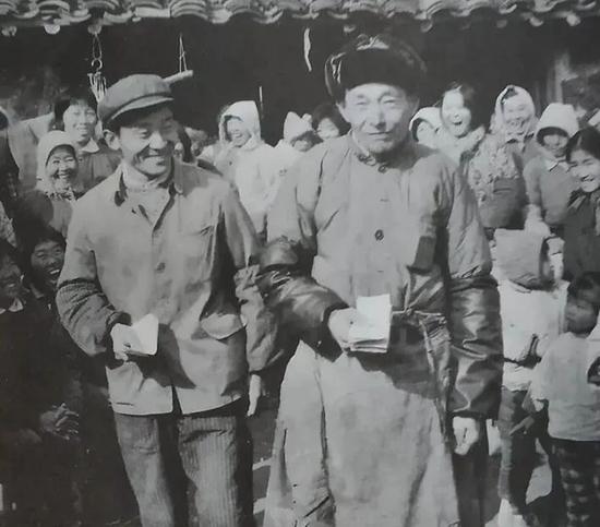 马桥公社联农八队年底集体分红（摄于1979年1月）