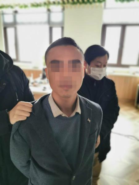 图说：疫情稍有好转，民警在江苏抓获辞职逃回原籍地的嫌疑人陶某