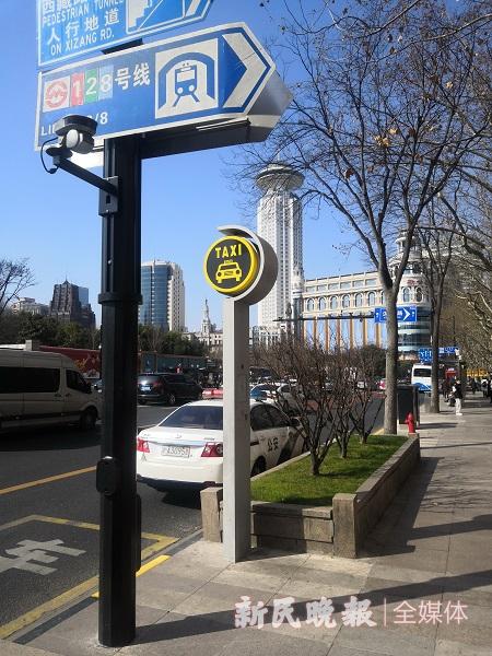 图说:来福士广场附近的扬招杆
