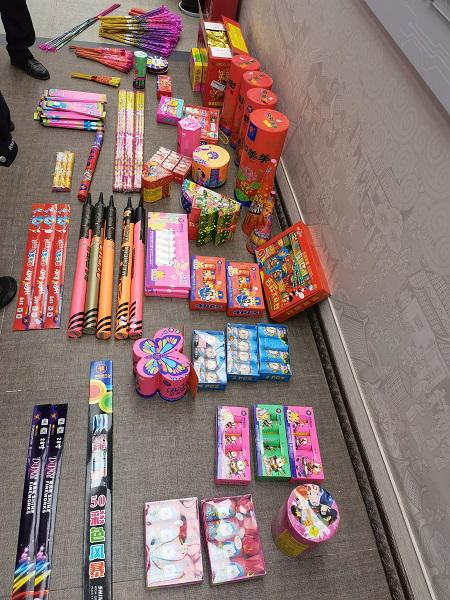图说:金山警方破获一起非法售卖烟花爆竹案 金山警方提供