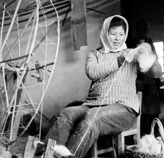 农民纺纱