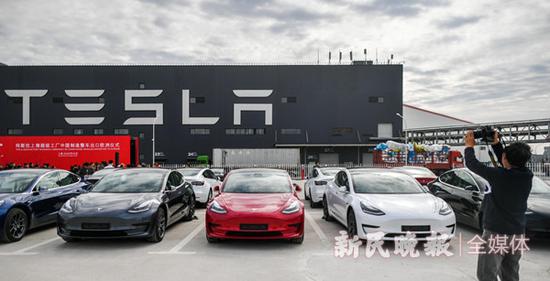 图说:特斯拉上海超级工厂举行了中国制造整车出口欧洲仪式。新民晚报记者 陈梦泽 摄