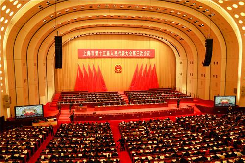 上海人大十五届三次会议现场。 陆雪苑摄