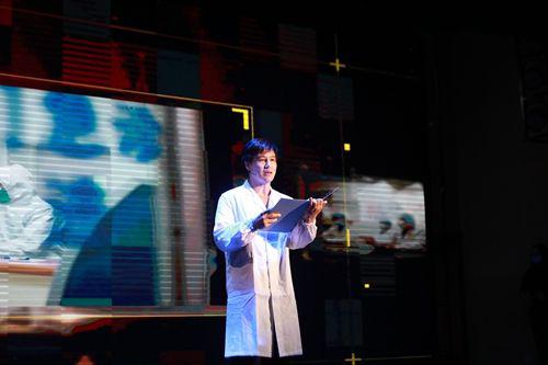 一首诗一曲歌,传达了“一方有难,八方支援”的情谊和勇气。
