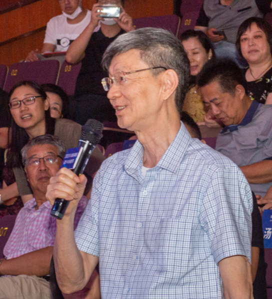 　左：杨雄里院士&nbsp; &nbsp; &nbsp; &nbsp; &nbsp; 右：陈恕行院士