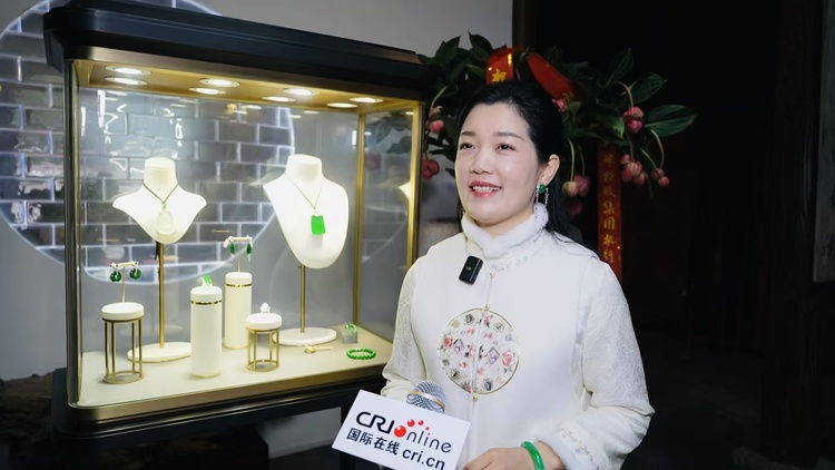 策展人白月妤欣介绍该展览情况