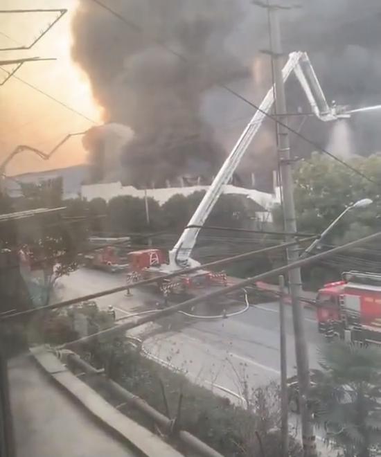 火灾最新通报上海宝山 40a5-khstaxs8742955.jpg