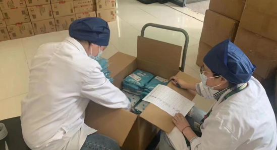 图为小蓝象为仁济医院捐赠的物资