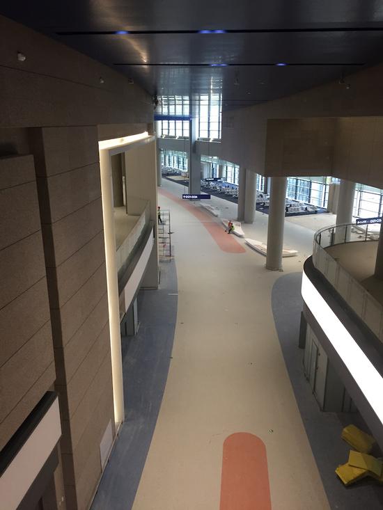 ▲卫星厅24.4米层看下去的挑高