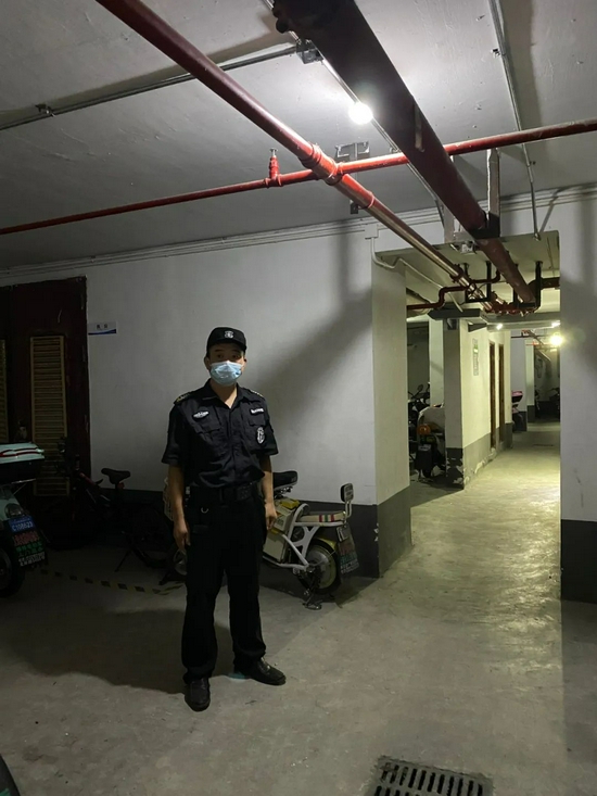 针对部分小区反映地库光线较暗等问题，后续会逐步改善解决