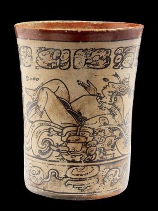 玉米神抄本式陶杯，玛雅文明。馆方供图