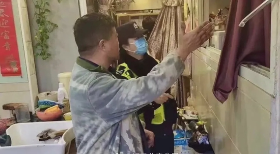 ▲广中所民警根据汇报对隐患进行整改