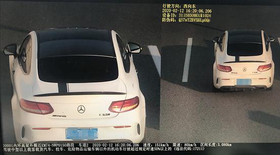 白色轿车超速行驶。 本文图均为 上海浦东警方供图