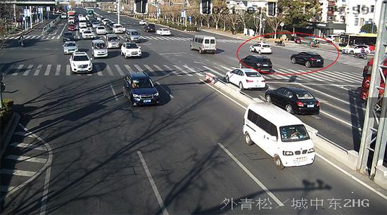 警车在前为孕妇开路 青浦公安 图