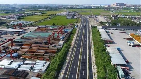 上述路段于2018年10月已开放交通,以此为即将到来的中国国际进口博览会献礼。