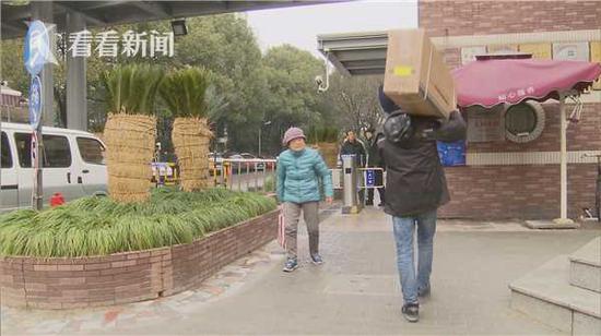 三轮快递车被禁入小区引争议:居民取件来回要走1公里-快递新闻网