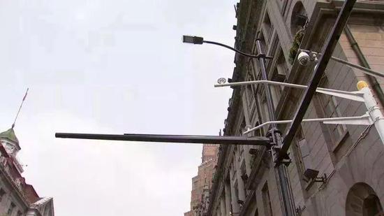 黄浦路新立的综合杆
