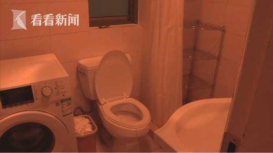 合租卫生间里的内衣_合租女生卫生间凉内衣