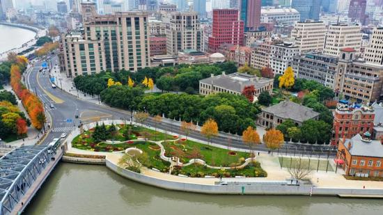 苏州河黄浦江口滨江一带,作为苏河绿道和滨江绿道的连接点的最美花园面积达3000平方米