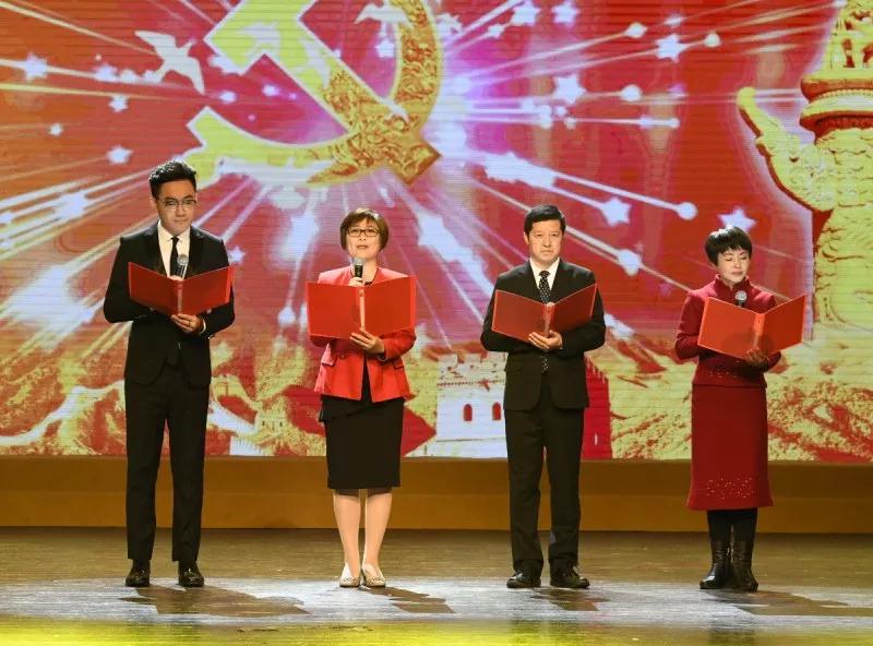 ▲石楚阳、甄迪、曲大鹏、刘彬 -配乐诗朗诵《祖国赞歌》