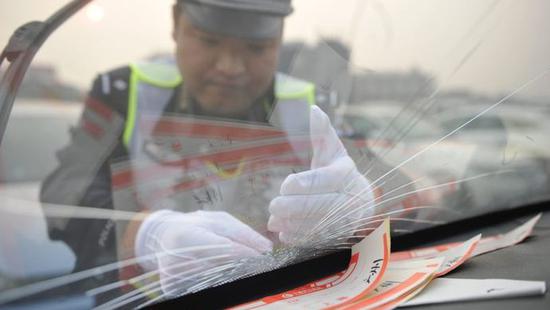 85后上海交警处理2000余起交通事故 推演出肇