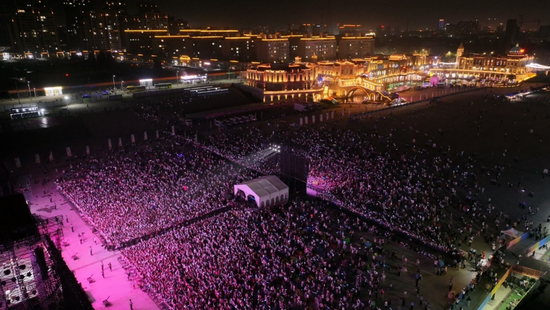 2025年8月2日至3日，2025喀什丝路明珠音乐节在南疆环球港喀什水城广场举行