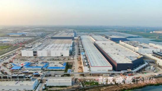 图说：特斯拉超级工厂二期多栋厂房已完成主体结构封顶 新民晚报记者 陈梦泽/摄