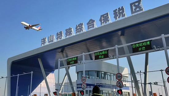洋山特殊综合保税区。图片来源:临港新片区管委会