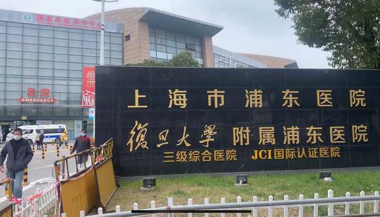 12月8日早上8点,浦东医院全面恢复门诊、急诊、发热门诊、住院等业务。本文图均为澎湃新闻记者 陈斯斯 摄
