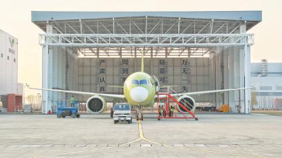 C919大型客机106架机昨顺利完成其首次飞行任务。 王脊梁摄