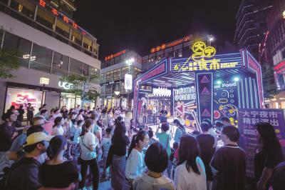 自6月底开业以来，“大宁夜市”50家参与商户深夜时段的销售业绩非常可观。（“大宁夜市”供图）