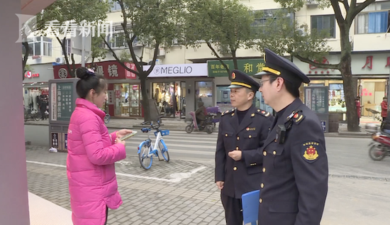 奉贤一临近小学内衣店广告尺度过大 现已撤换