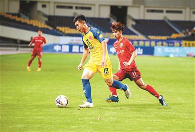 中超虚火烧垮低级别联赛:延边解散 中乙多队球员讨薪