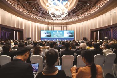 昨天,第二届虹桥国际经济论坛“70年中国发展与人类命运共同体”分论坛在上海举行。 新华社记者 范培珅摄