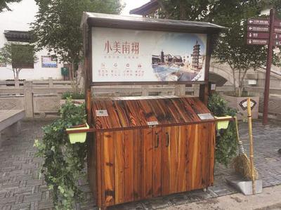 类似的智能垃圾箱共有五个,是嘉定区推行生活垃圾分类减量首批投用的智能设备,都设在人流量较大的公共区域和景区。