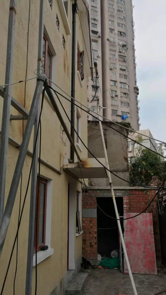 违建钢架拆除后
