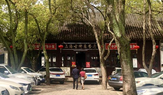 春暖花开,食客三三两两地走进上海古猗园餐厅。新华社记者 王婧媛 摄
