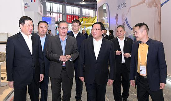 李强应勇检查进博会筹备工作