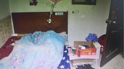 图说:小伙沉睡不醒,被房东误认为“猝死”。警方 供图